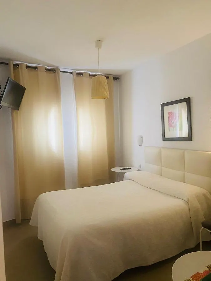 Hostal Tres Soles Nerja Guest house