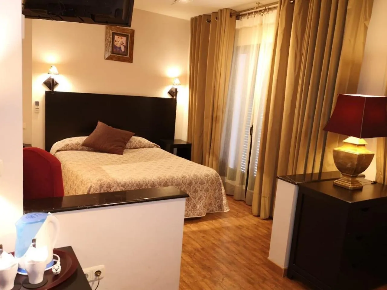 Hostal Tres Soles Nerja 2*,